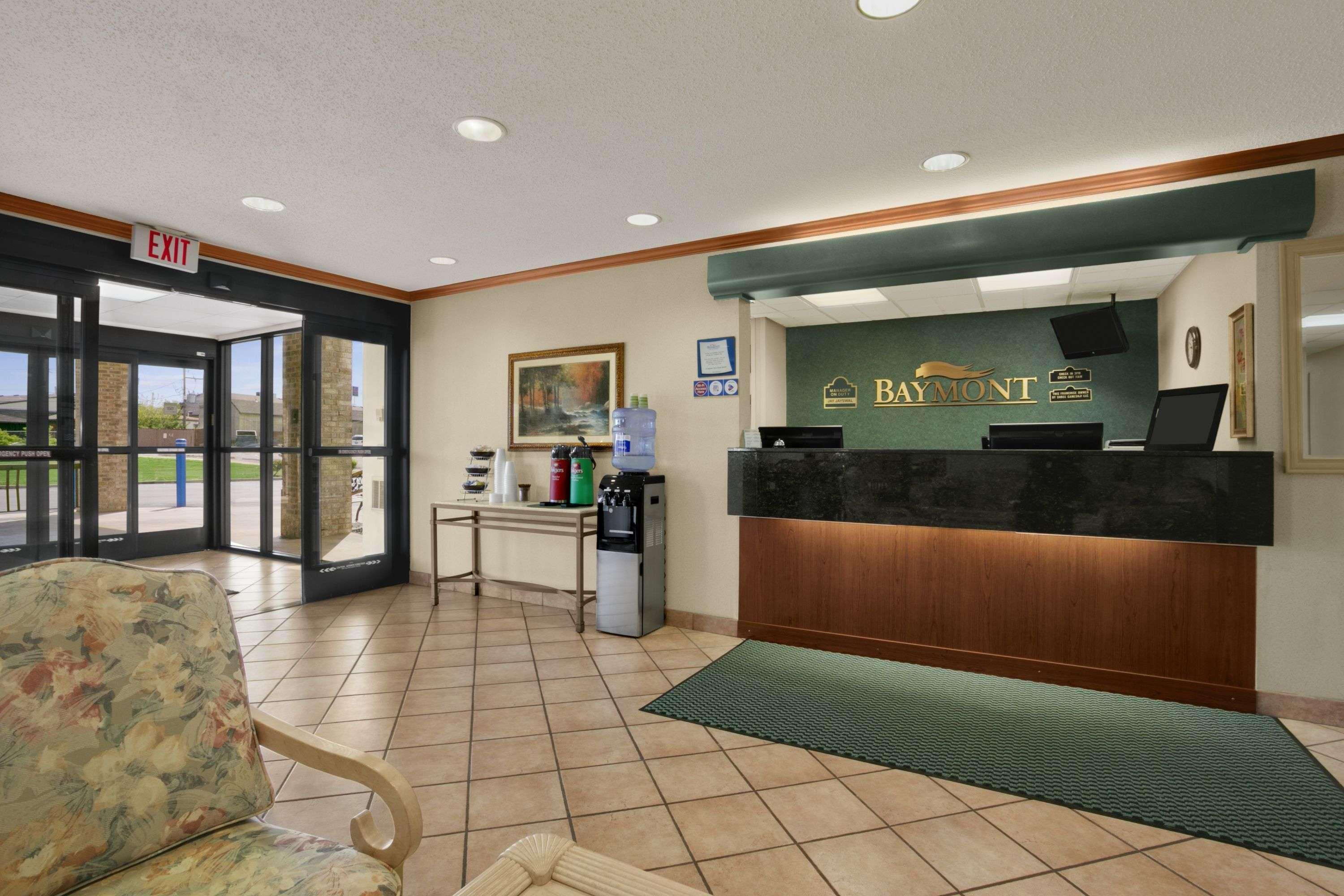 Baymont By Wyndham Sullivan Exterior photo